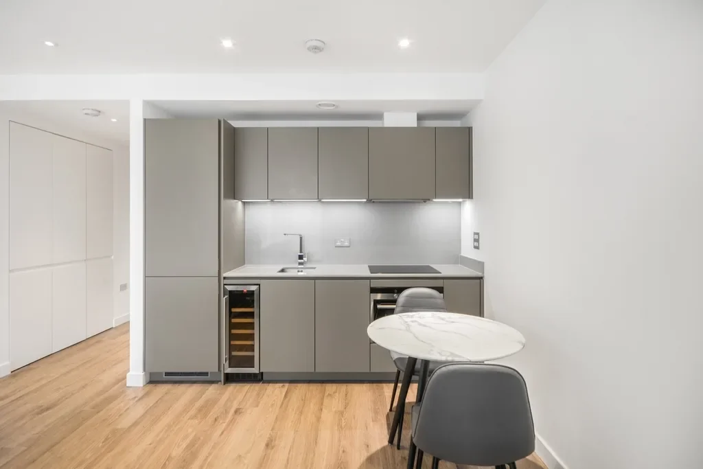 Flat Canter Way in Greater London