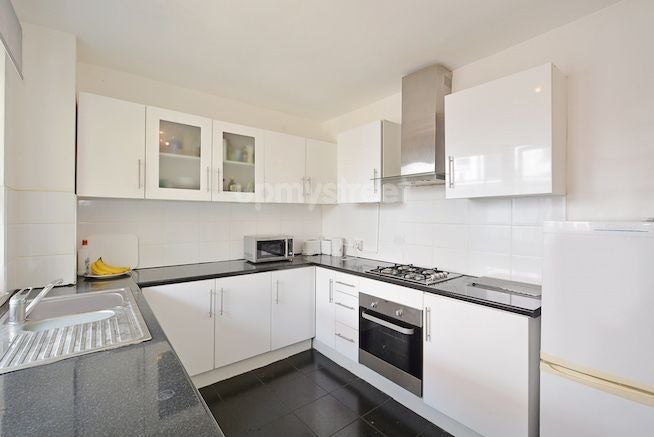 Flat Cranleigh Street in Greater London