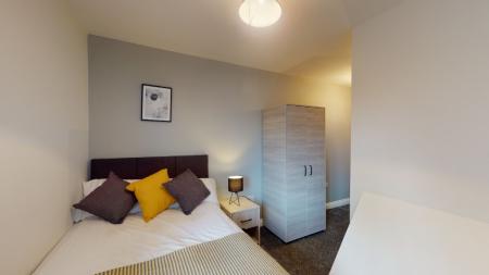 Room Harcourt Street in Royton