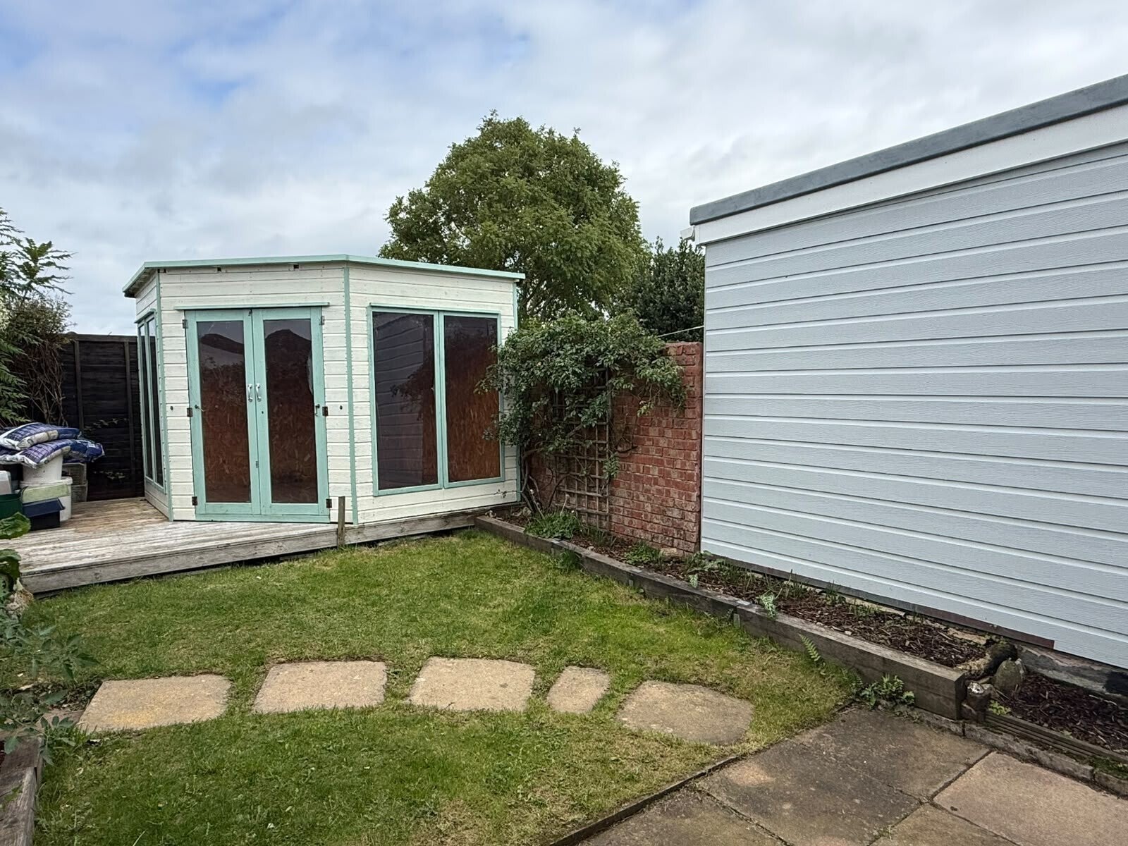 House Ellen Close in Mount Hawke