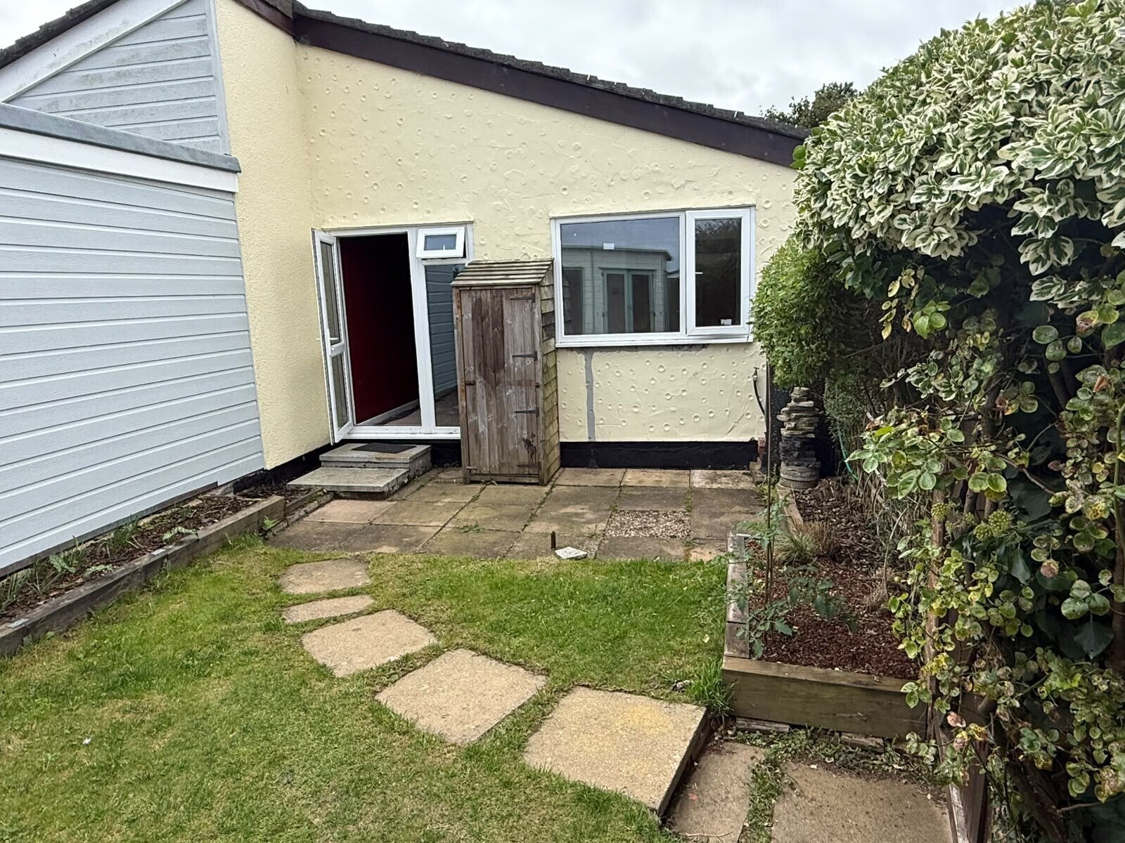 House Ellen Close in Mount Hawke