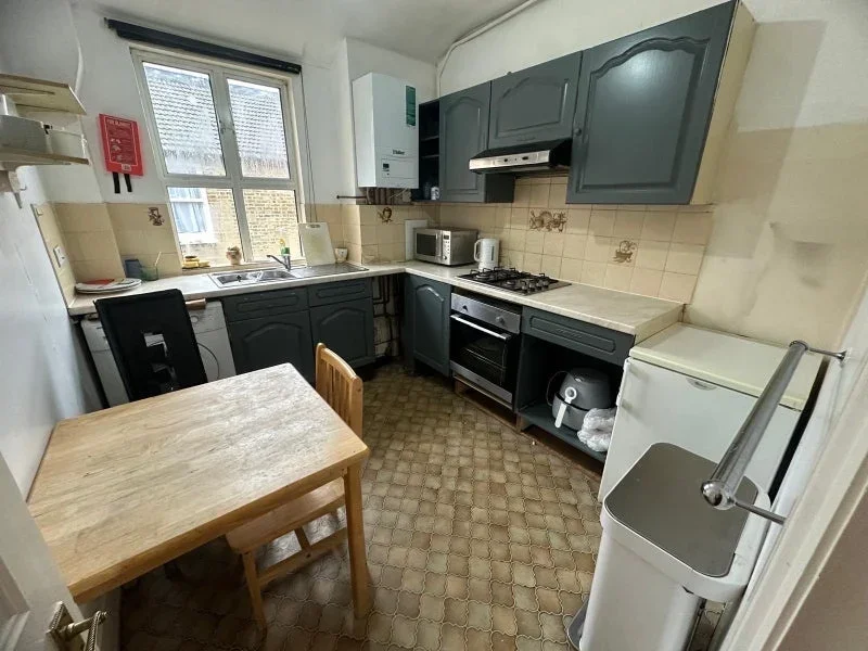 Room Wrottesley Road in Greater London