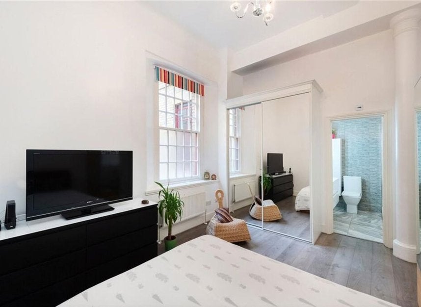 Flat FitzHerbert Walk in Greater London