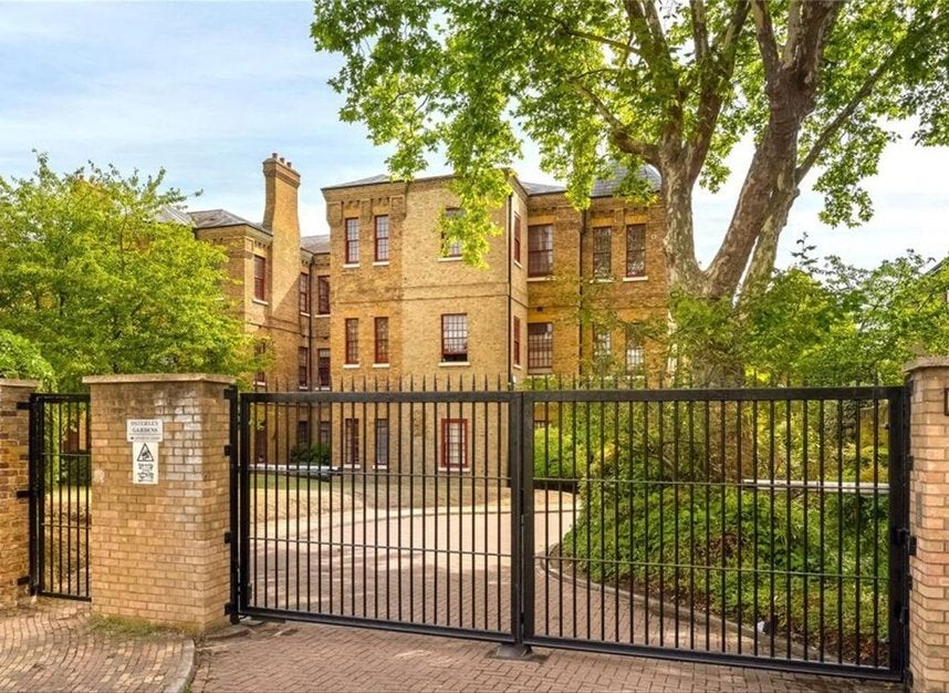 Flat FitzHerbert Walk in Greater London