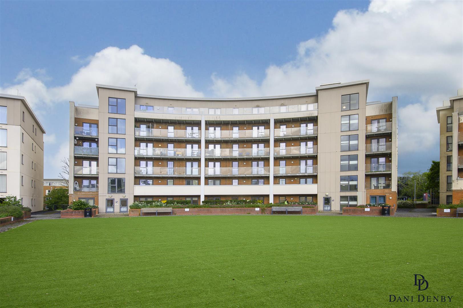 Flat Elstree Way in Hertsmere