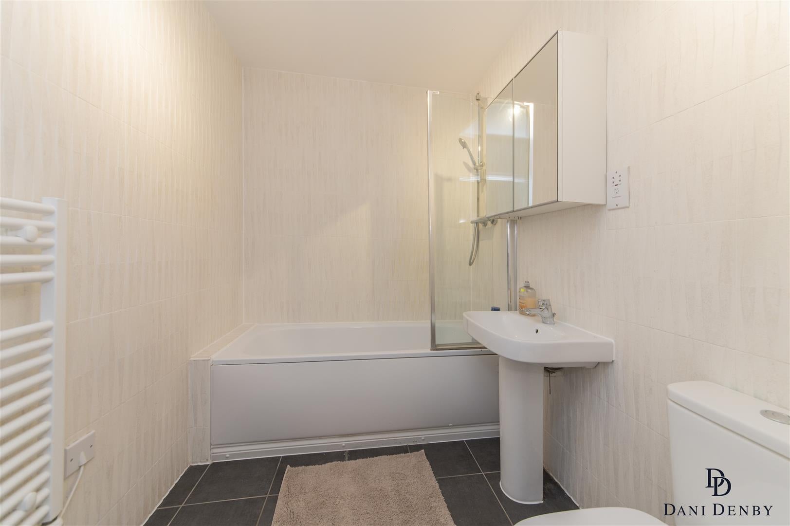 Flat Elstree Way in Hertsmere
