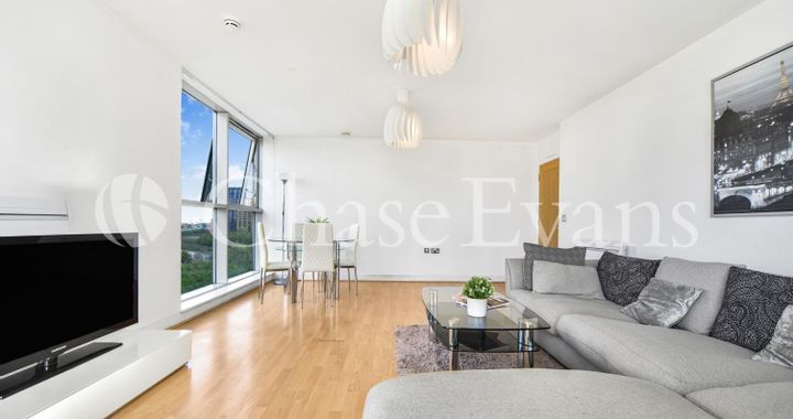 Flat Pilgrims Mews in Greater London