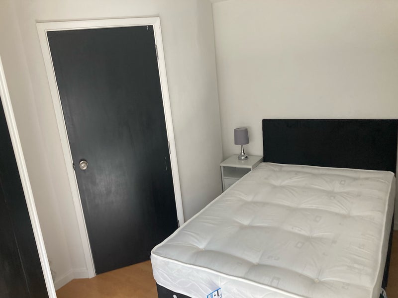 Room Jackson Road in Crawley