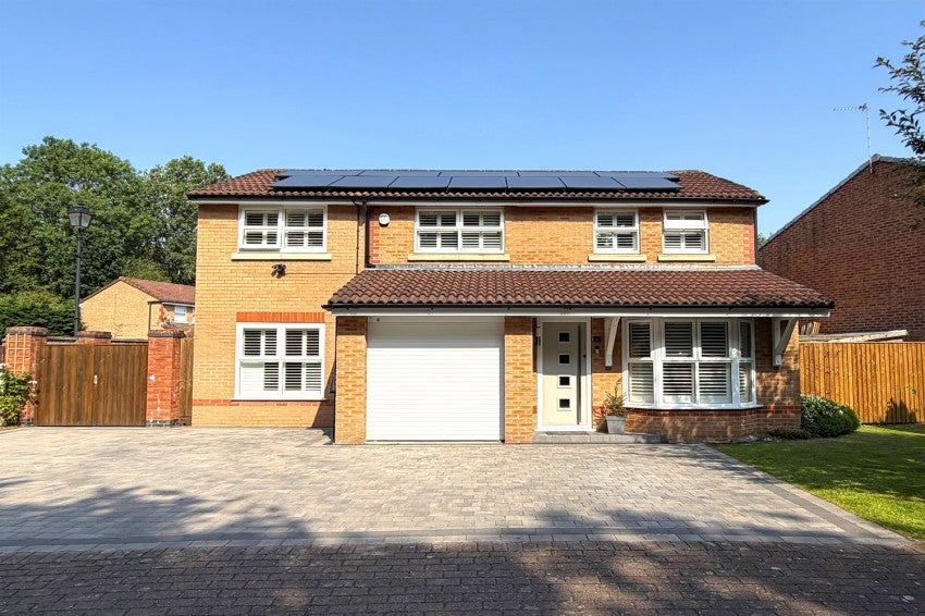 House Woodthorn Close in Warrington