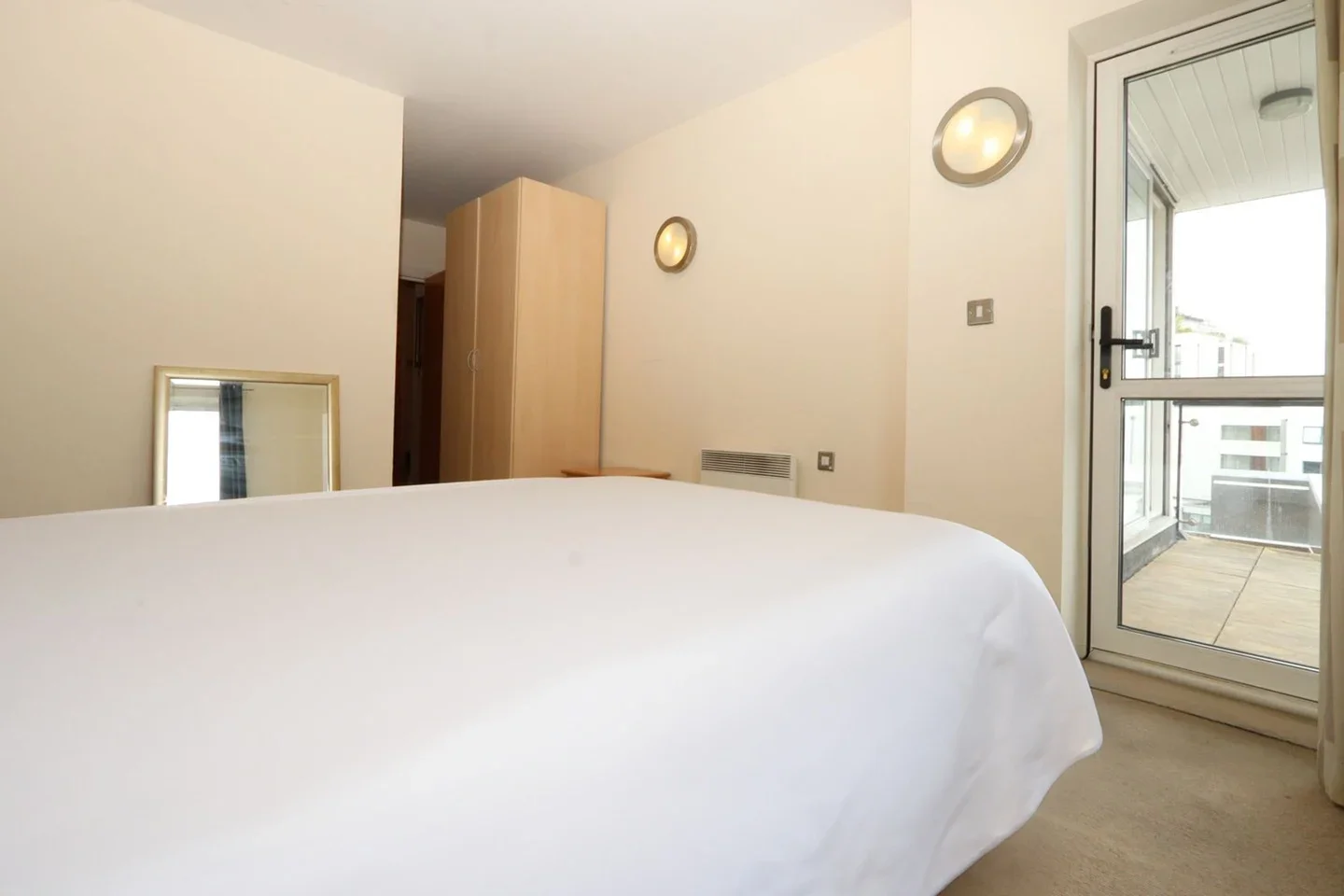Room Royal Oak Yard in Greater London
