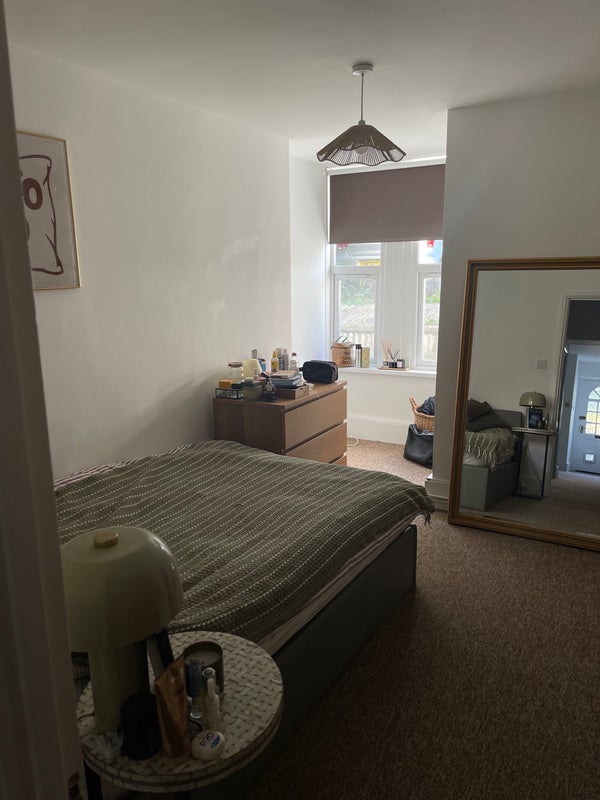 Room Tyndalls Park Road in Bristol