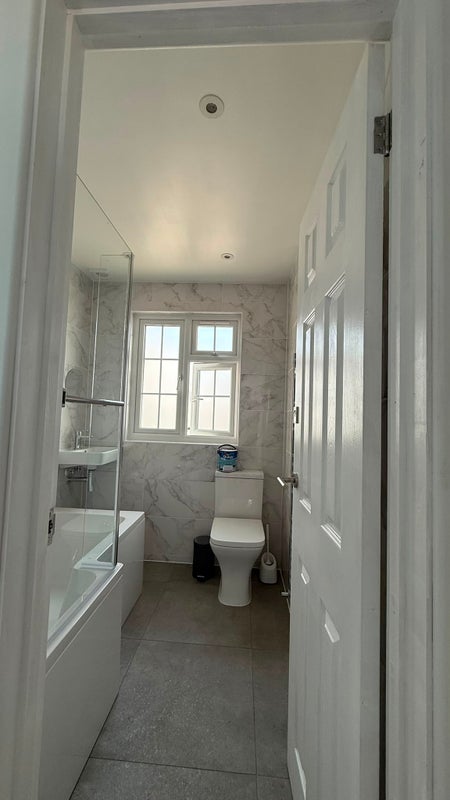 Room Willrose Crescent in Greater London