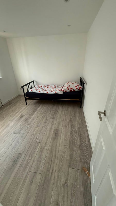 Room Willrose Crescent in Greater London