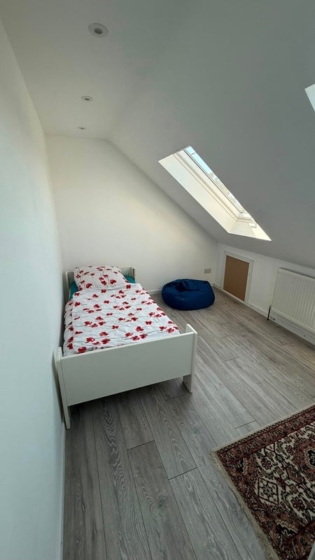 Room Willrose Crescent in Greater London