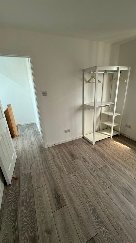 Room Willrose Crescent in Greater London