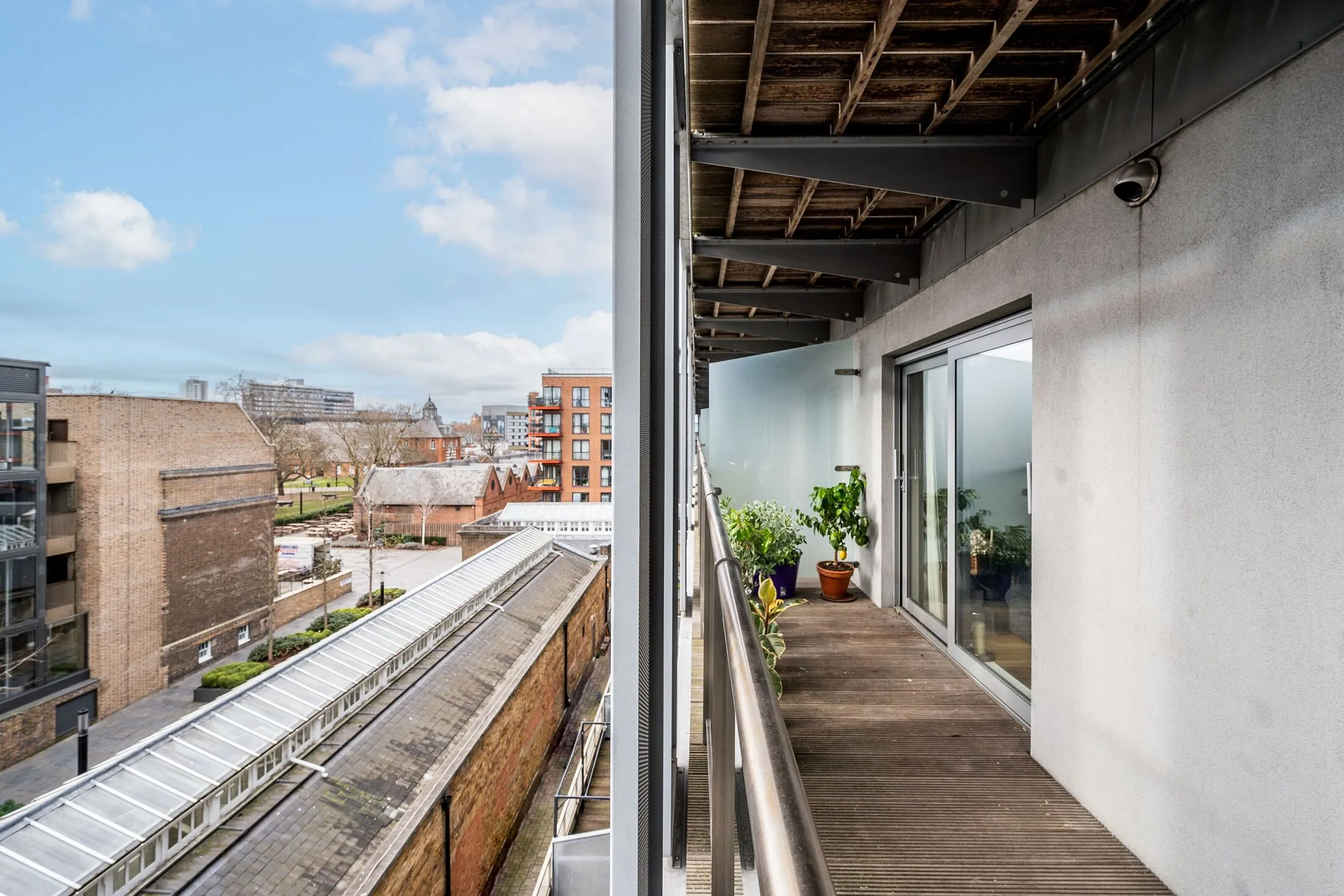 Flat Major Draper Square in Greater London