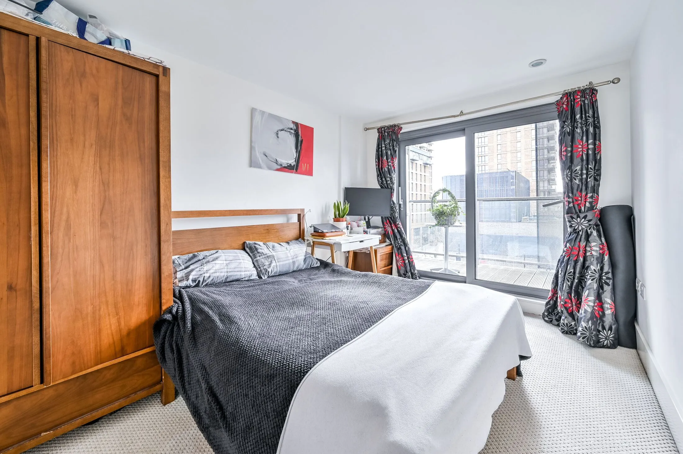 Flat Major Draper Square in Greater London