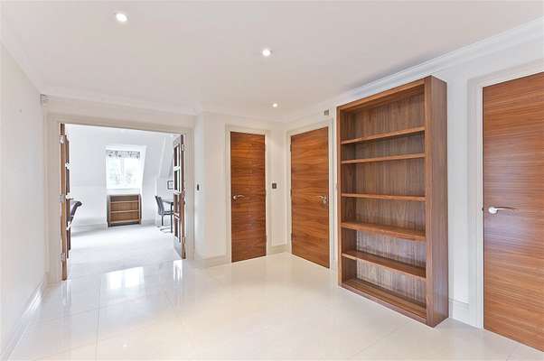 Flat Gower Road in Elmbridge