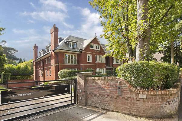 Flat Gower Road in Elmbridge