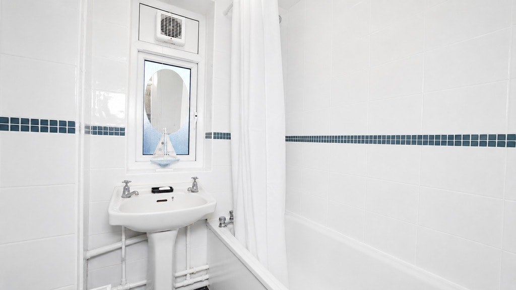 Room Ollerton Green in Greater London