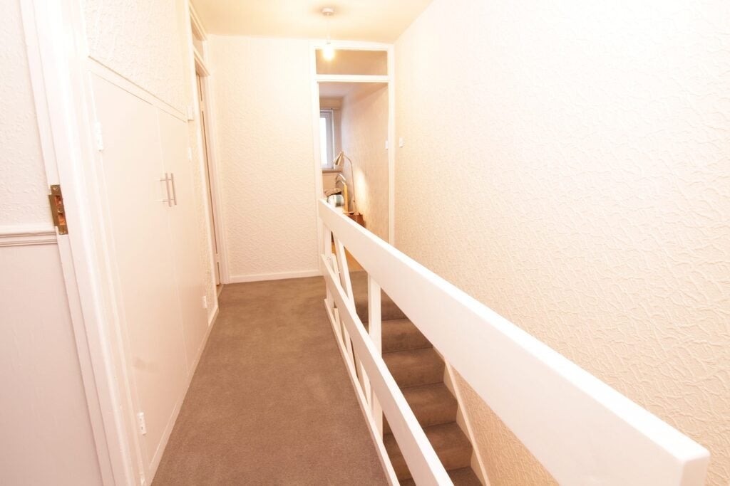 Room Ollerton Green in Greater London