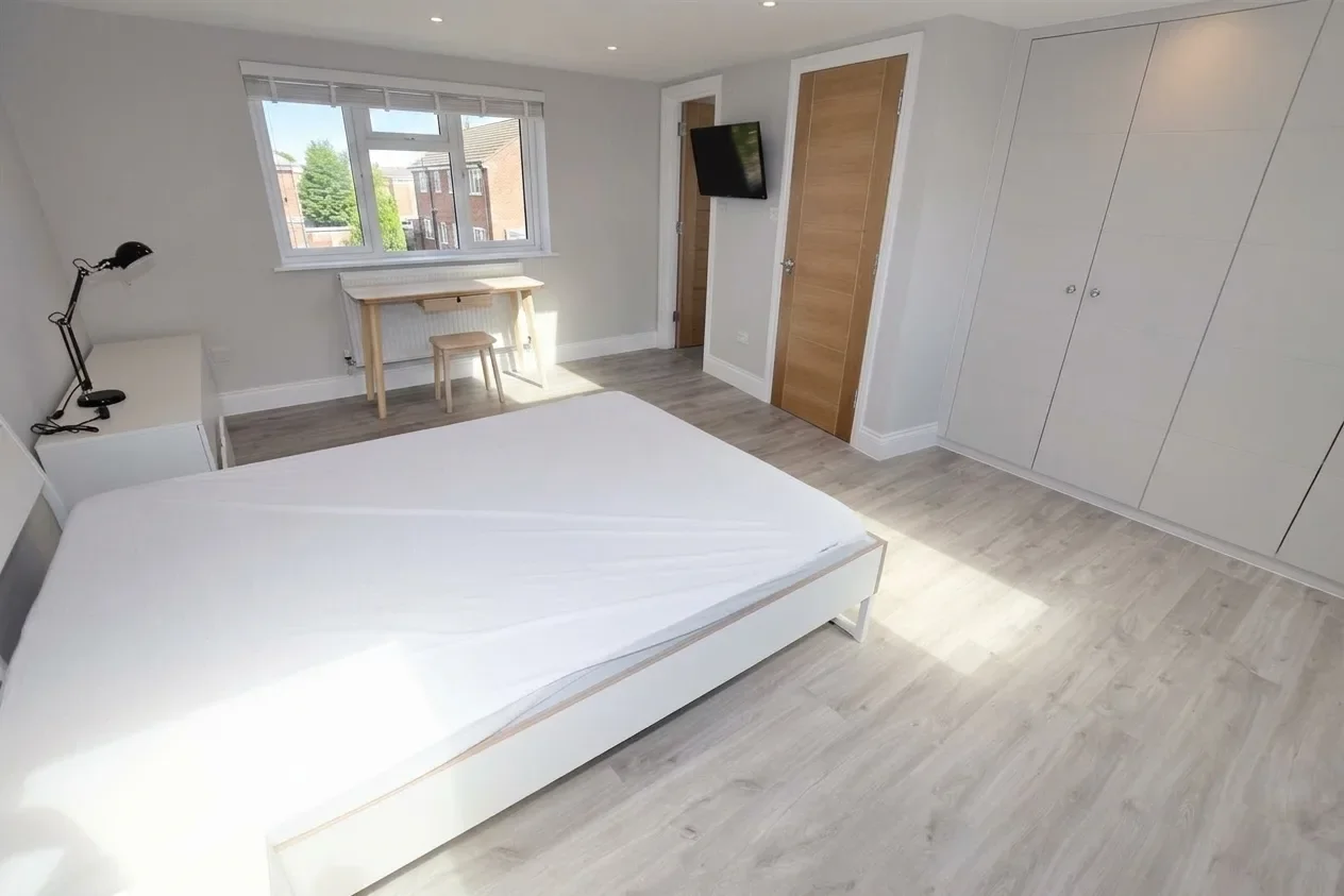 Room Montagu Road in Greater London