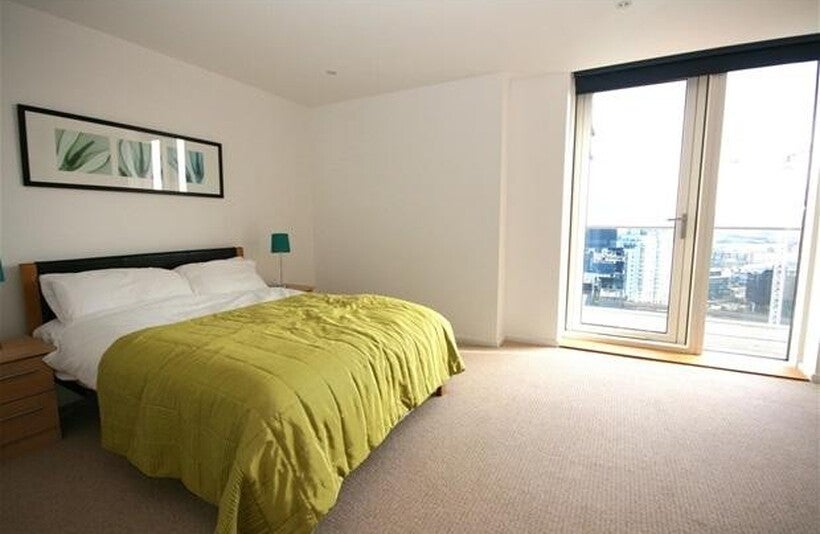 Flat Millharbour in Greater London