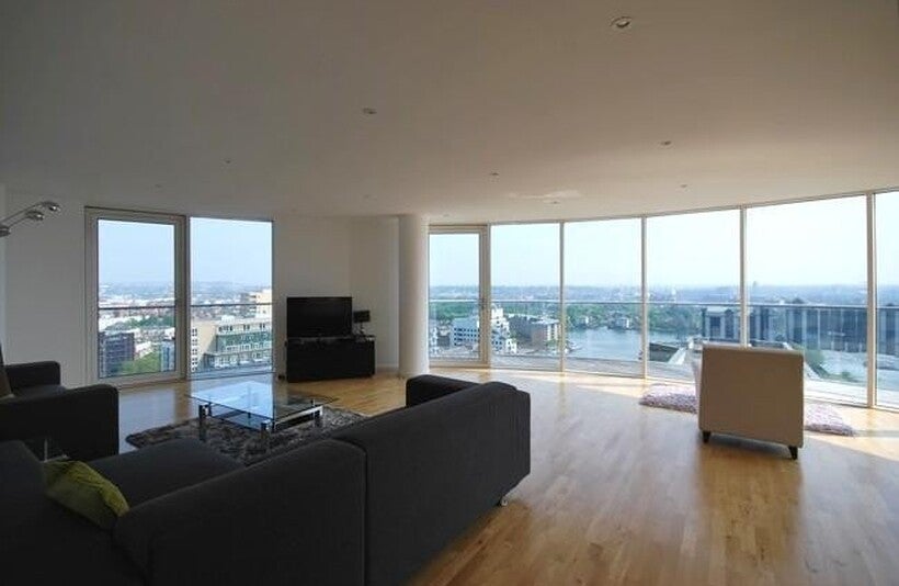 Flat Millharbour in Greater London