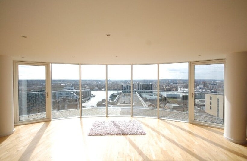 Flat Millharbour in Greater London