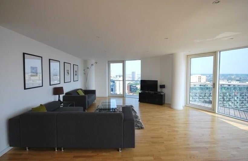 Flat Millharbour in Greater London