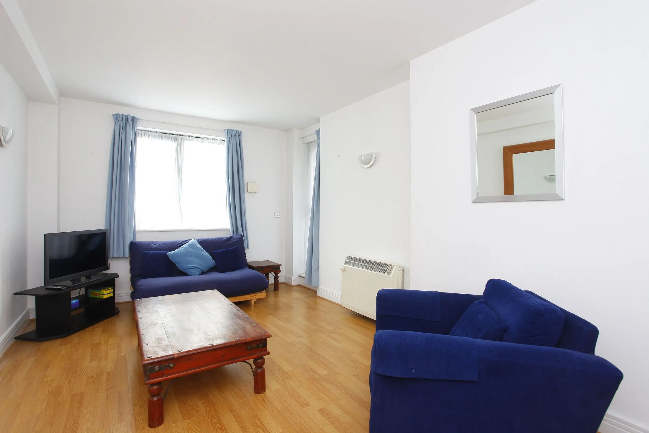 Flat Mansell Street in Greater London