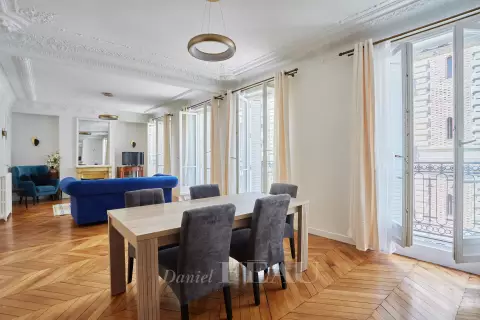 Flat Avenue Mozart in Paris