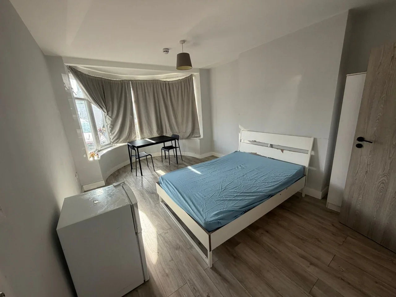 Room Park Avenue North in Greater London
