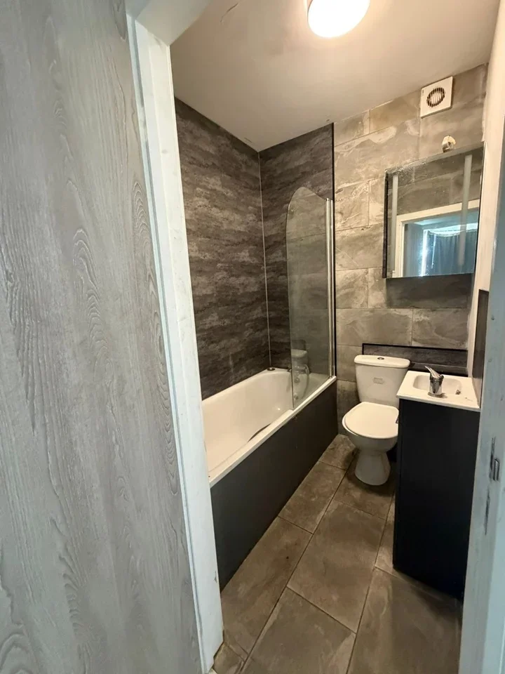 Room Park Avenue North in Greater London