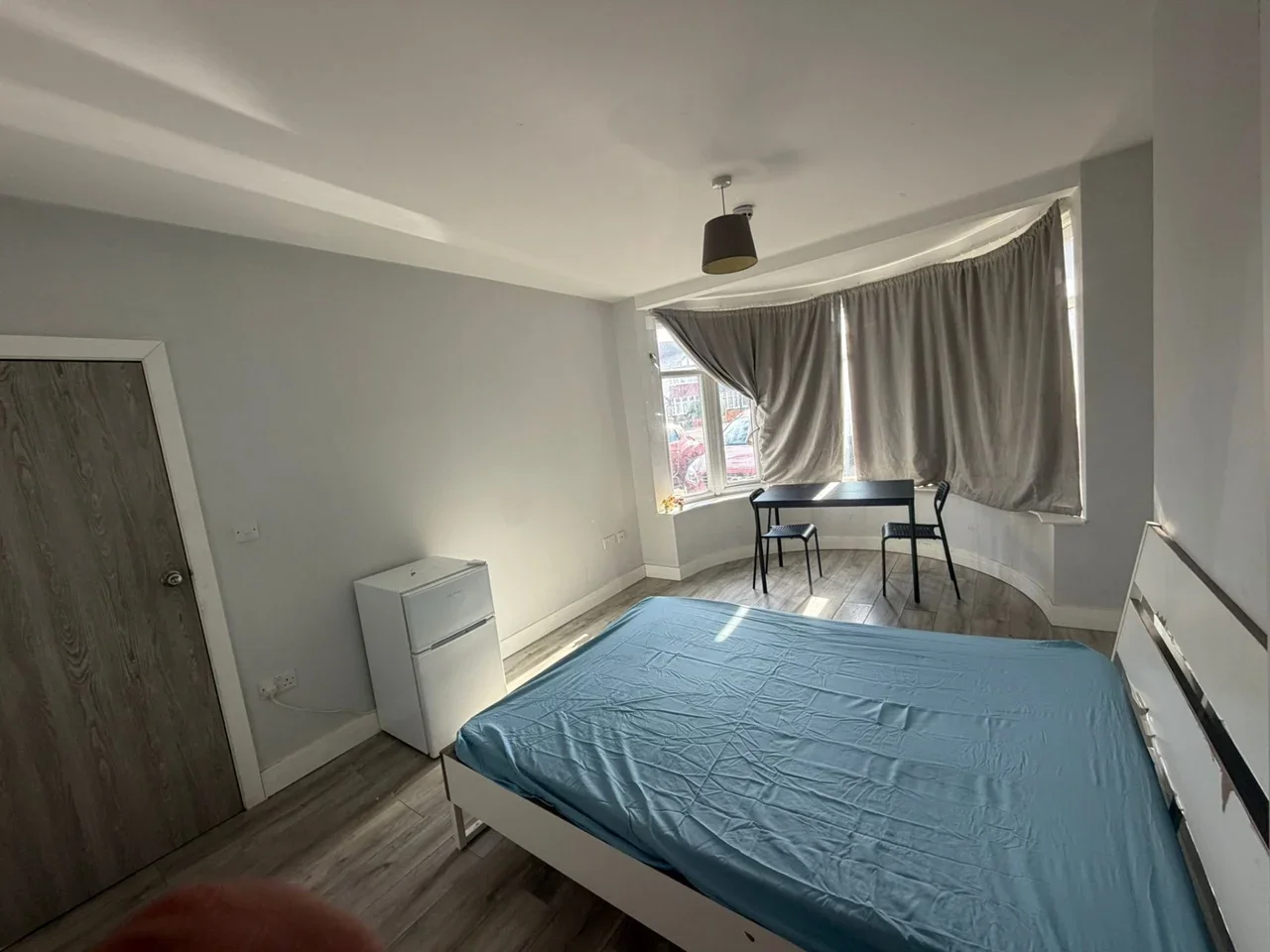 Room Park Avenue North in Greater London
