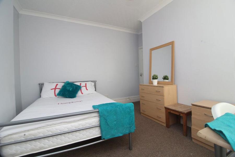 Room Southgrove Road in Sheffield
