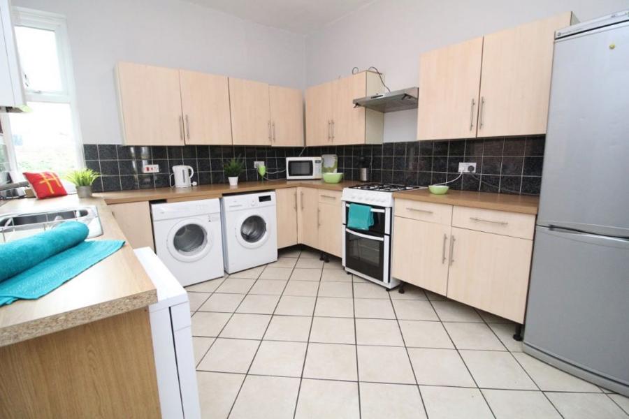 Room Southgrove Road in Sheffield