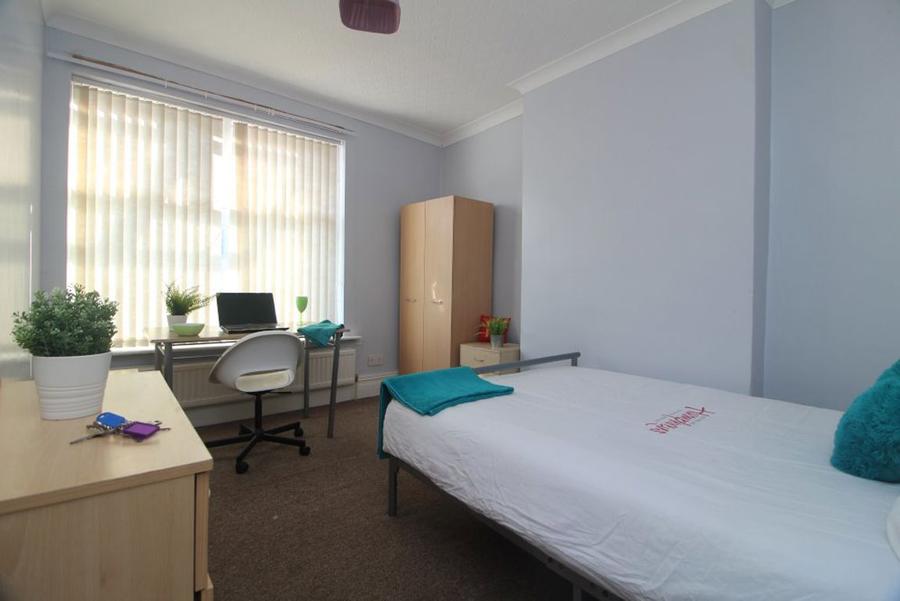 Room Southgrove Road in Sheffield