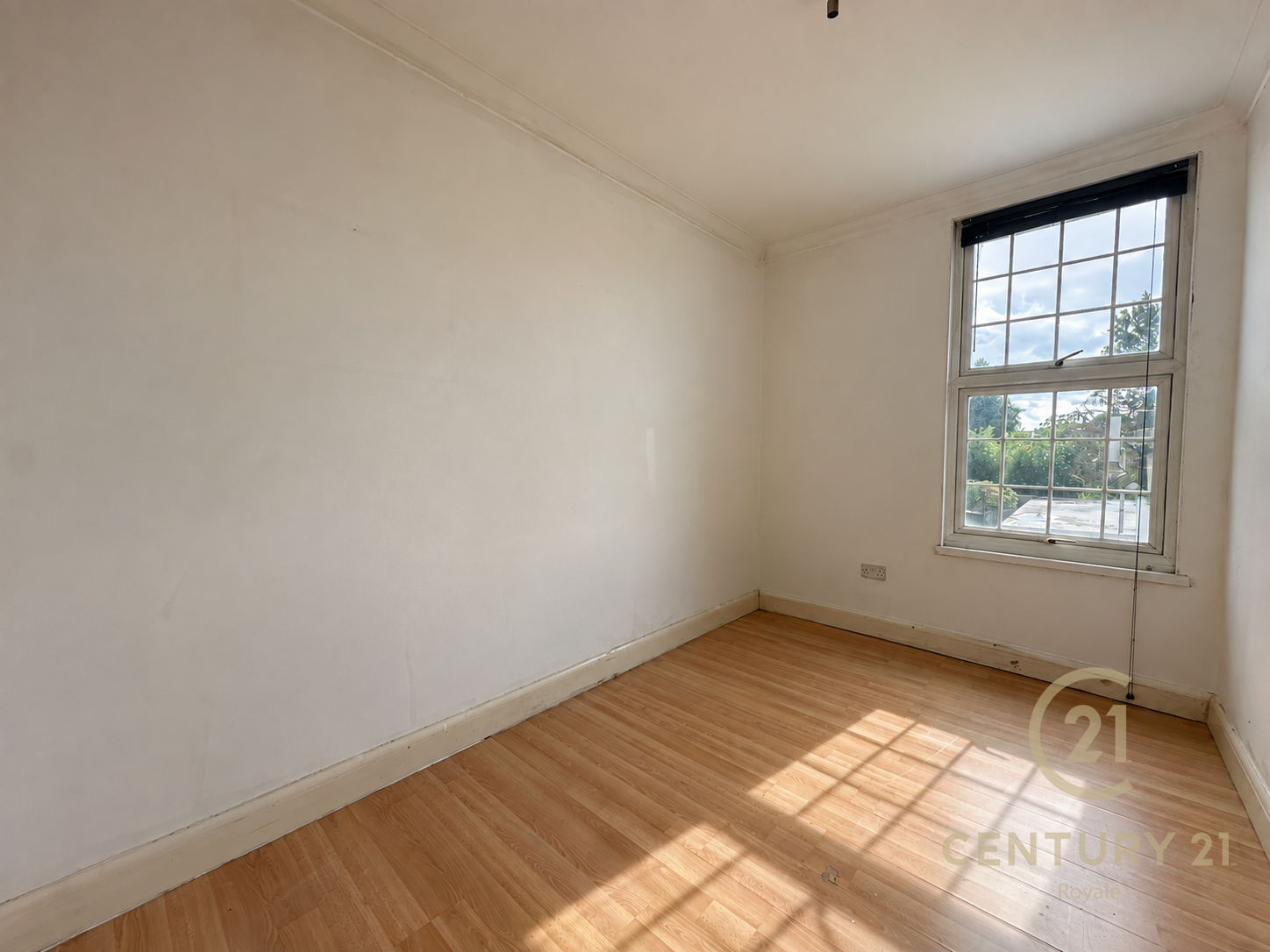 Flat Ewell Road in Greater London