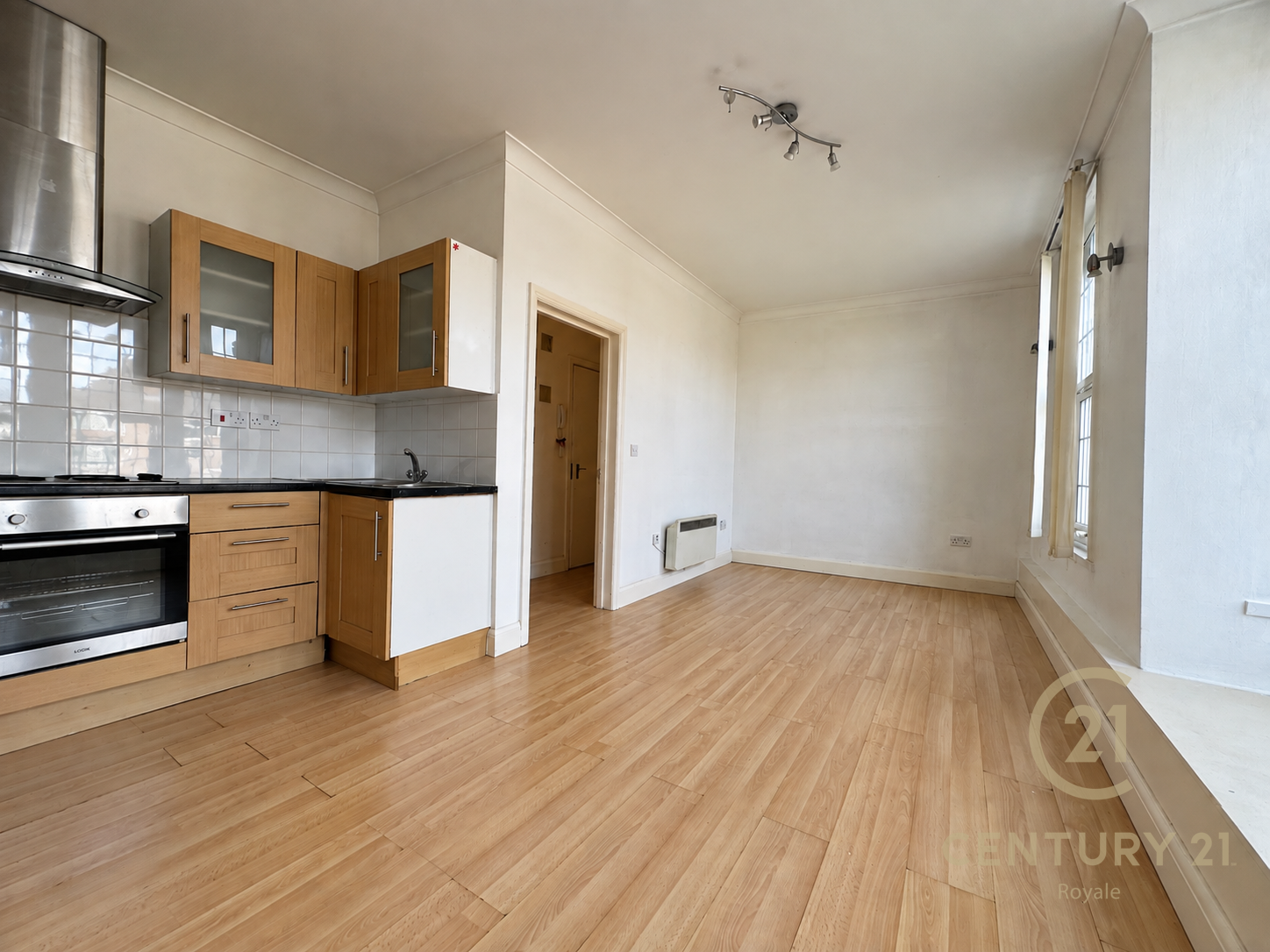 Flat Ewell Road in Greater London