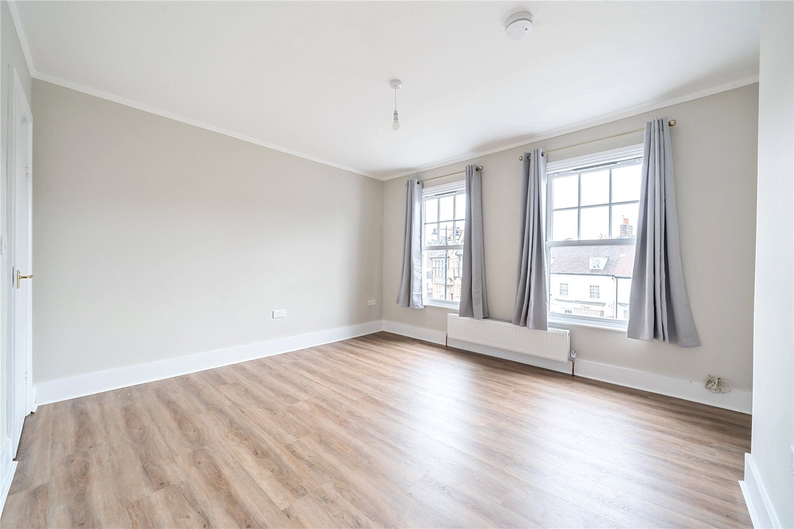 Flat Heather Place in Elmbridge