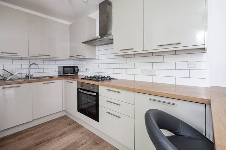Room Talwin Street in Greater London