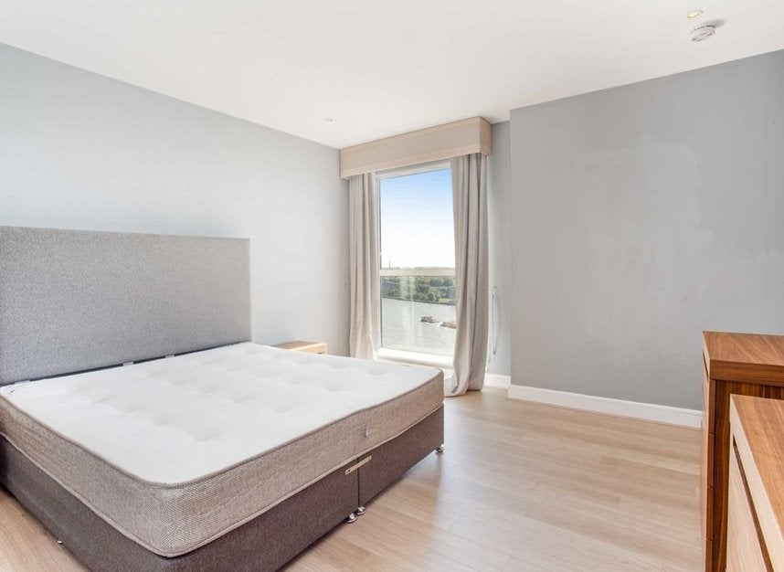 Flat Westferry Circus in Greater London