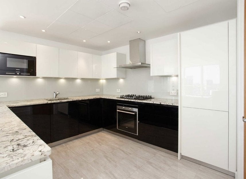 Flat Westferry Circus in Greater London