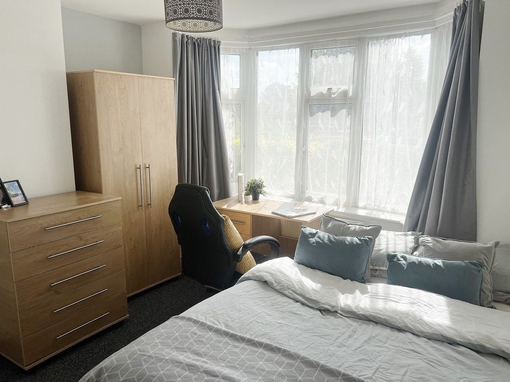 Room Burgess Road in Southampton