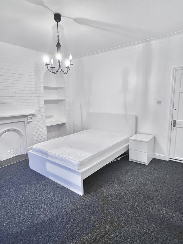 Room Bensham Lane in Greater London