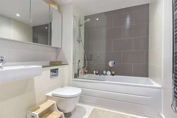 Flat Hazel Lane in Greater London