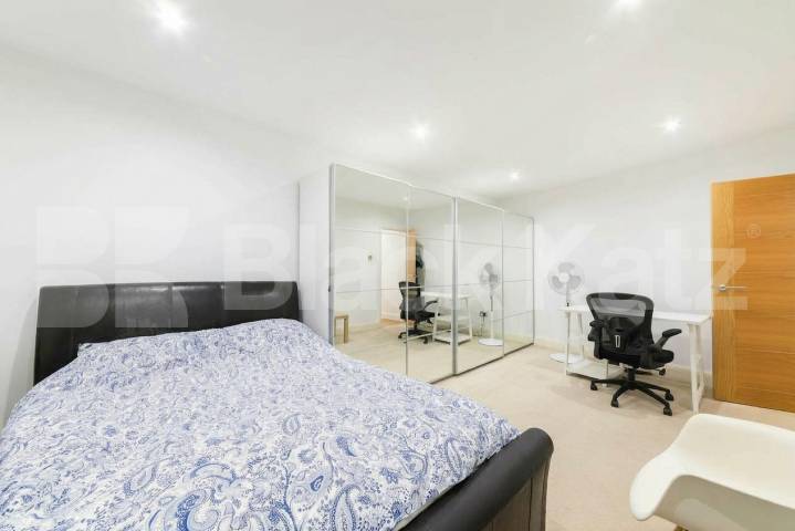 Flat Iverson Road in Greater London