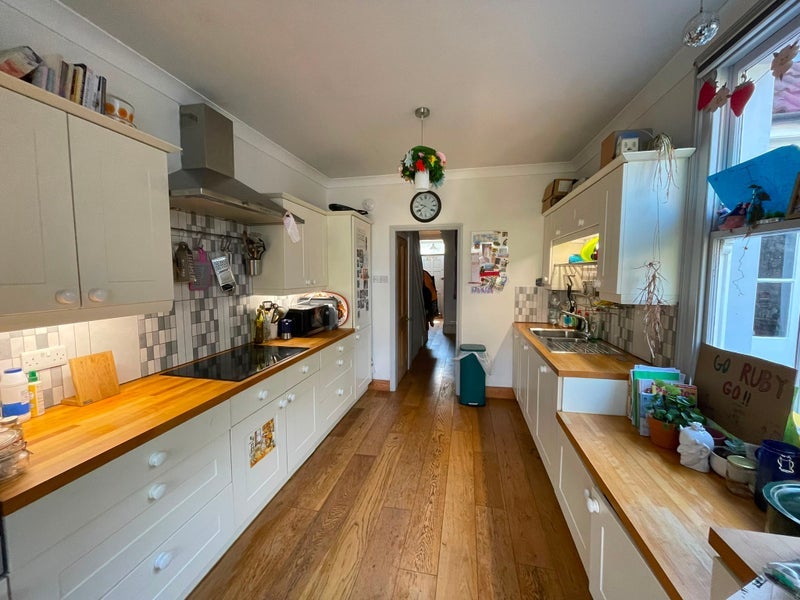 Room Dongola Road in Bristol
