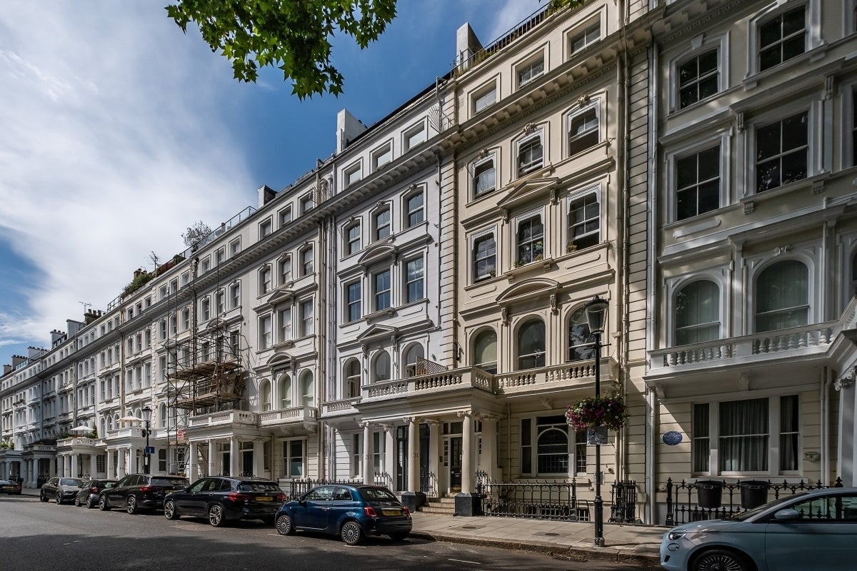 Flat Kynance Mews in Greater London